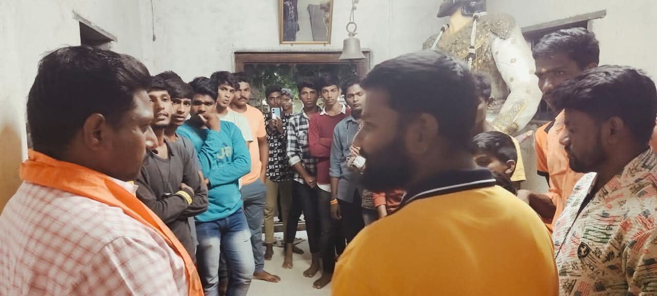 गोंधळी वस्ती येथील हनुमान मंदिरात सामूहिक महाआरती व श्री हनुमान चालीसा पठण भक्तिमय वातावरणात संपन्न झाले. जय श्रीराम!